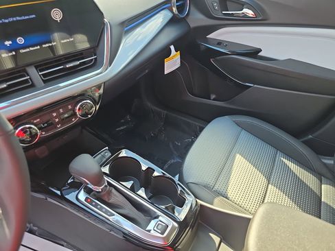 New 2026 Chevrolet Trax LT image 25