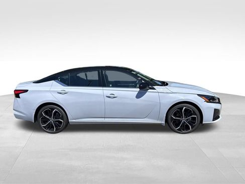 New 2026 Nissan Altima 2.5 SR FWD image 5