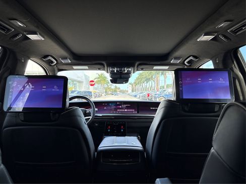 New 2026 Cadillac Escalade Platinum Sport w/ LPO, ONYX Package image 22