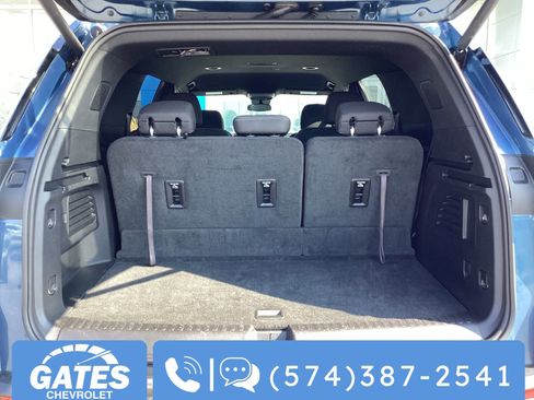 Used 2025 Chevrolet Traverse LT image 12
