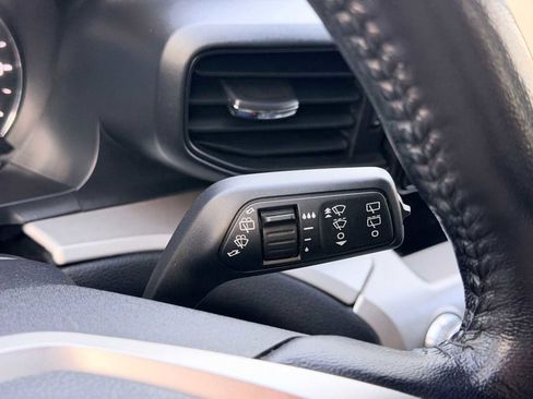 Used 2022 Ford Explorer XLT image 24