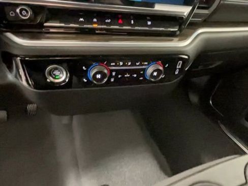 Used 2022 Chevrolet Silverado 1500 LT w/ Protection Package AWD/4WD image 28