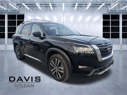 Used 2025 Nissan Pathfinder Platinum w/ Cargo Package image 1
