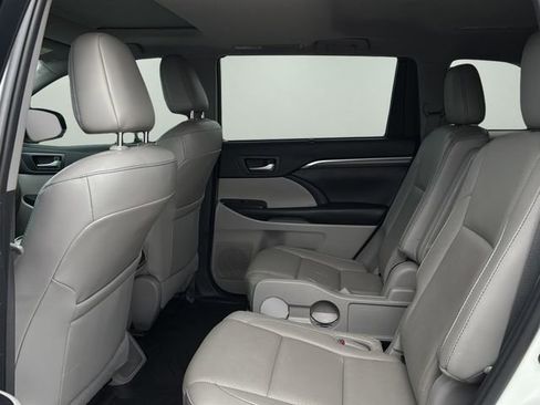 Used 2019 Toyota Highlander Limited FWD image 14