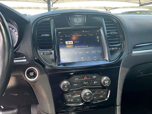 Used 2018 Chrysler 300 S w/ 300S Premium Group RWD image 31