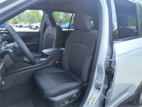 New 2025 Jeep Grand Cherokee Laredo X w/ Luxury Tech Group I image 11