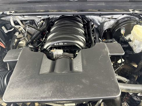 Used 2018 Chevrolet Suburban LT RWD image 39