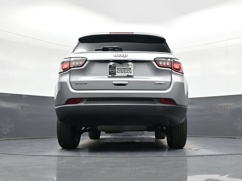 Used 2022 Jeep Compass Latitude w/ Convenience Group AWD/4WD image 24