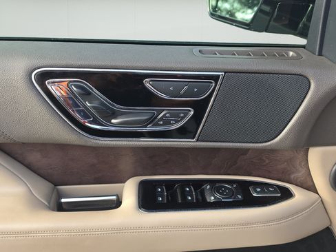 Used 2024 Lincoln Navigator Reserve AWD/4WD image 10