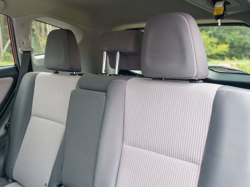 Used 2015 Toyota RAV4 LE FWD image 19