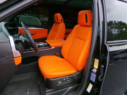 Used 2025 Cadillac Escalade Sport w/ Touring Package AWD/4WD image 10