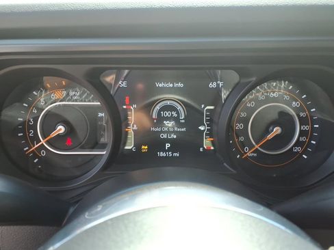 Used 2025 Jeep Wrangler Unlimited Sahara AWD/4WD image 18