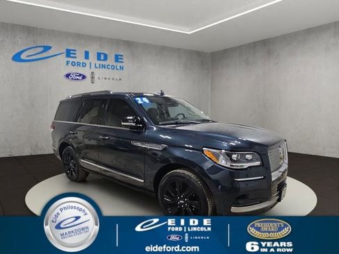 Used 2024 Lincoln Navigator Reserve image 1