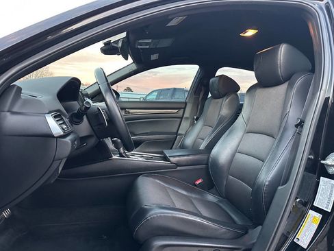 Used 2018 Honda Accord Sport image 2