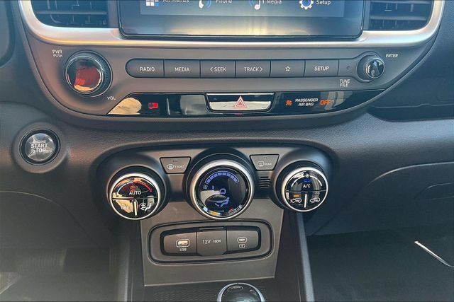 Used 2025 Hyundai Venue SEL FWD image 29