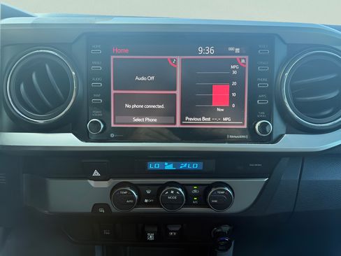 Used 2021 Toyota Tacoma SR5 RWD image 18