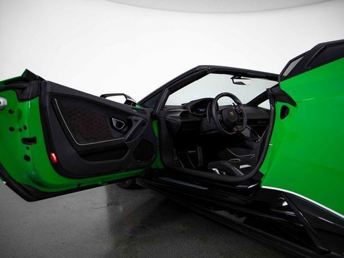 Used 2024 Lamborghini Huracan EVO image 14