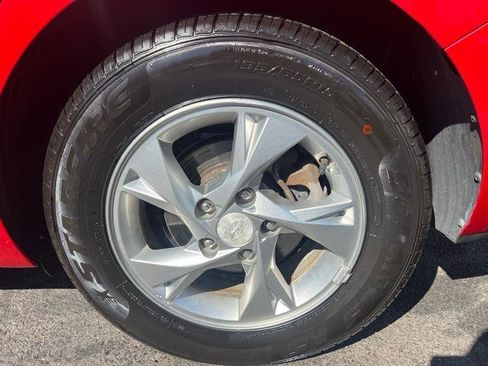 Used 2021 Hyundai Elantra SE FWD image 24