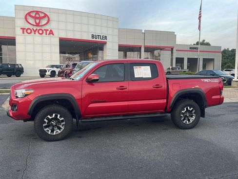 Used 2017 Toyota Tacoma TRD Off-Road w/ Premium & Technology Package image 3