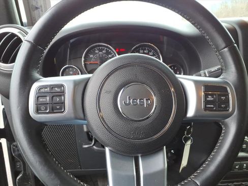 Used 2017 Jeep Wrangler Unlimited Rubicon image 17