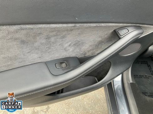 Used 2024 Tesla Model Y 2WD image 43