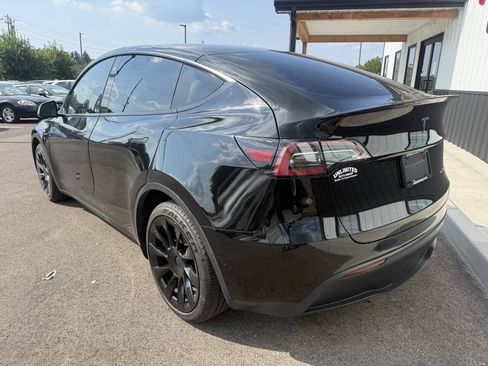 Used 2021 Tesla Model Y Long Range AWD/4WD image 7