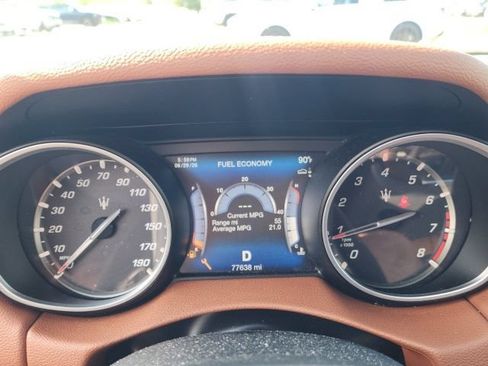 Used 2017 Maserati Levante AWD/4WD image 33