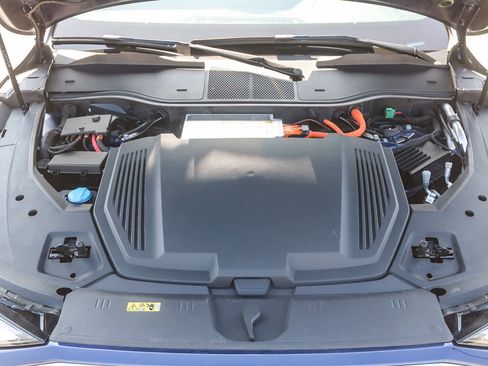 Used 2022 Audi e-tron Premium image 39