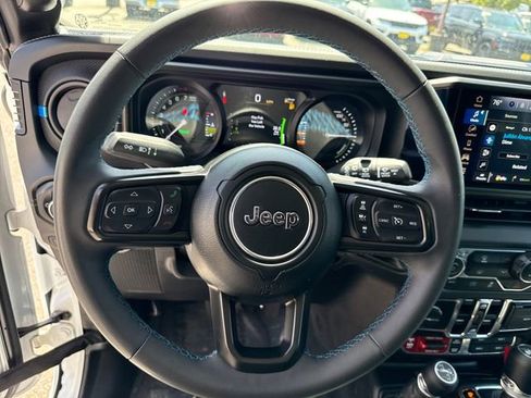 Used 2024 Jeep Wrangler Unlimited Rubicon 4xe AWD/4WD image 18