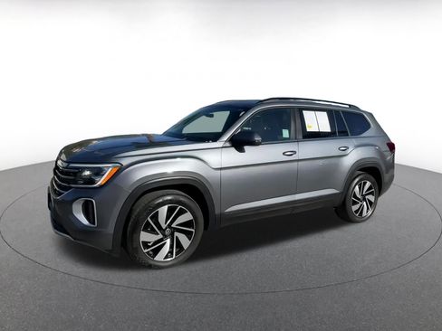 Used 2025 Volkswagen Atlas SE image 8