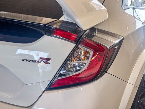 Used 2018 Honda Civic Type R image 8