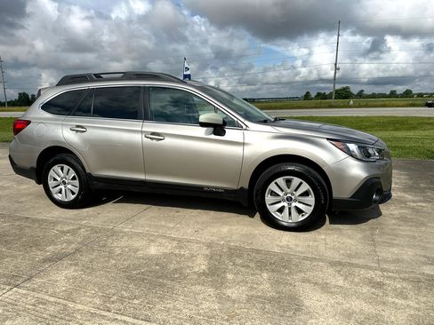 Used 2019 Subaru Outback 2.5i Premium w/ Popular Package #2 image 6