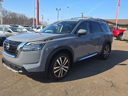 Certified 2024 Nissan Pathfinder Platinum w/ Cargo Package image 3