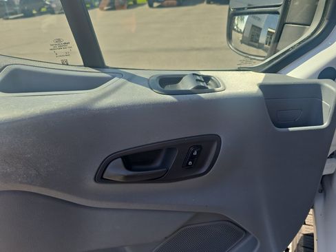 Used 2015 Ford Transit 250 130 Low Roof RWD image 9