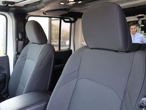 Used 2020 Jeep Wrangler Unlimited Sport S image 11