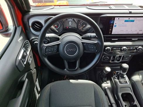 Used 2025 Jeep Gladiator Sport AWD/4WD image 11