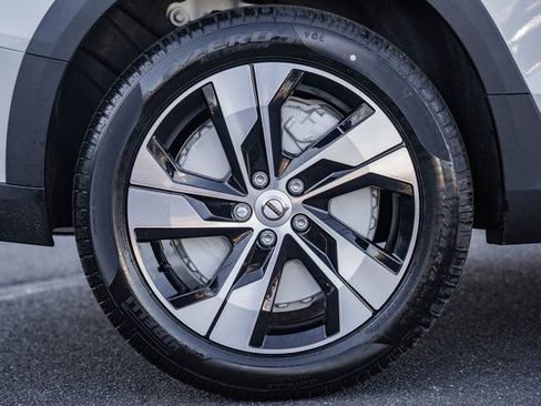 New 2026 Volvo V60 B5 Cross Country Plus w/ Protection Package Premier image 18