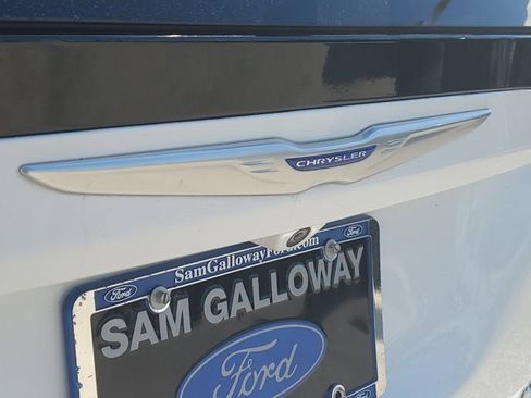 Used 2020 Chrysler Pacifica Limited image 11