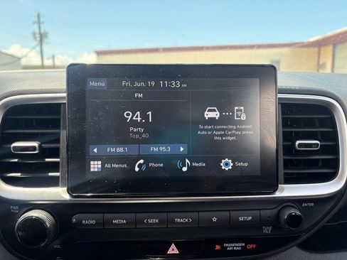 Used 2025 Hyundai Venue SE FWD image 20