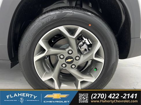 New 2026 Chevrolet Trax LT w/ LT Convenience Package FWD image 19