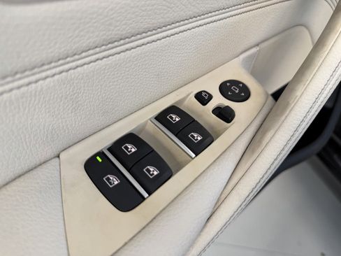 Used 2023 BMW 540i xDrive w/ Convenience Package image 39