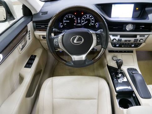 Used 2014 Lexus ES 350 w/ Luxury Package FWD image 11