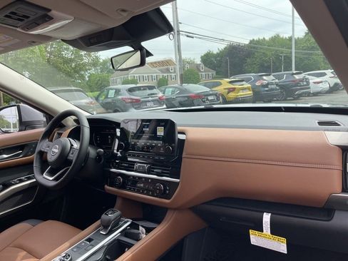 New 2025 Nissan Pathfinder Platinum w/ Cargo Package image 11