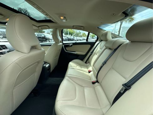 Used 2018 Volvo S60 T5 Inscription image 25