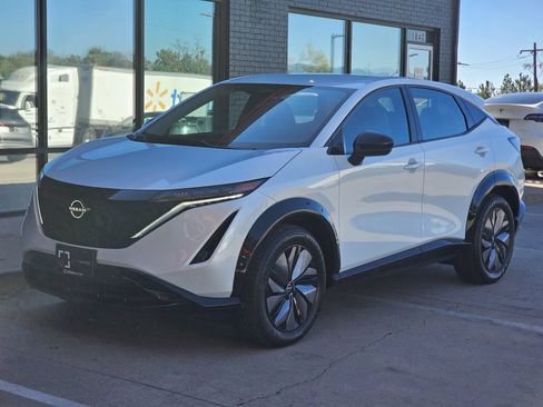Used 2024 Nissan Ariya AWD image 7