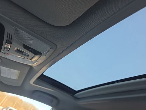 Used 2019 Toyota Sienna XLE w/ XLE Navigation Package image 27