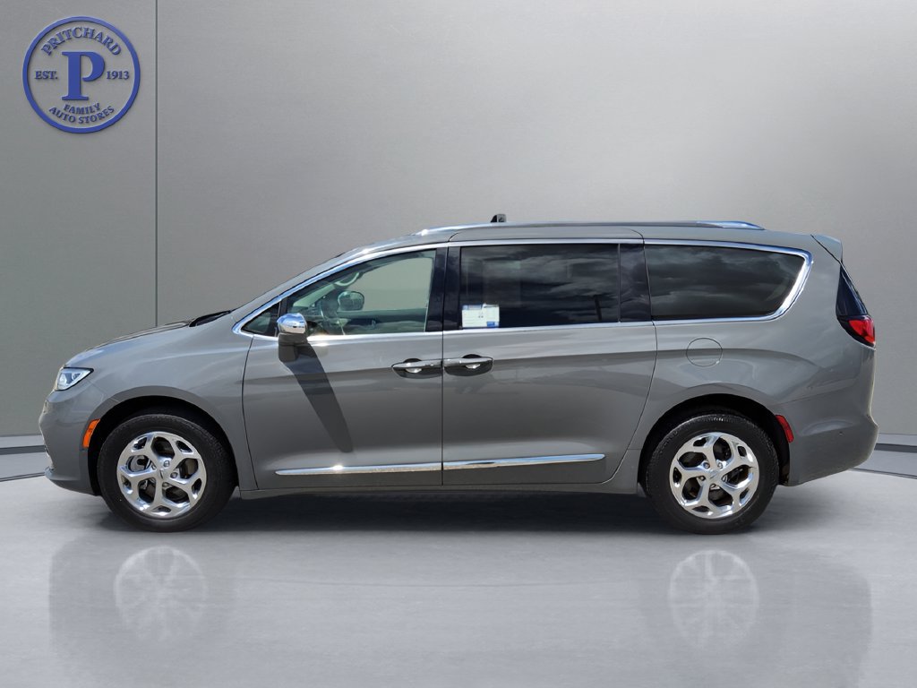 Used 2021 Chrysler Pacifica Limited w/ Premium & Safety Sphere Group AWD/4WD image 4