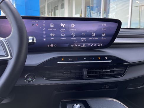 Used 2025 Buick Enclave Avenir image 35