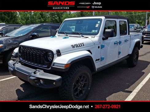 Used 2024 Jeep Gladiator Sport AWD/4WD image 1