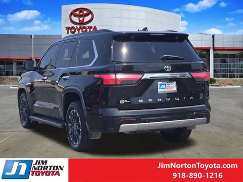 Used 2023 Toyota Sequoia Limited w/ Tow Technology Package AWD/4WD image 6